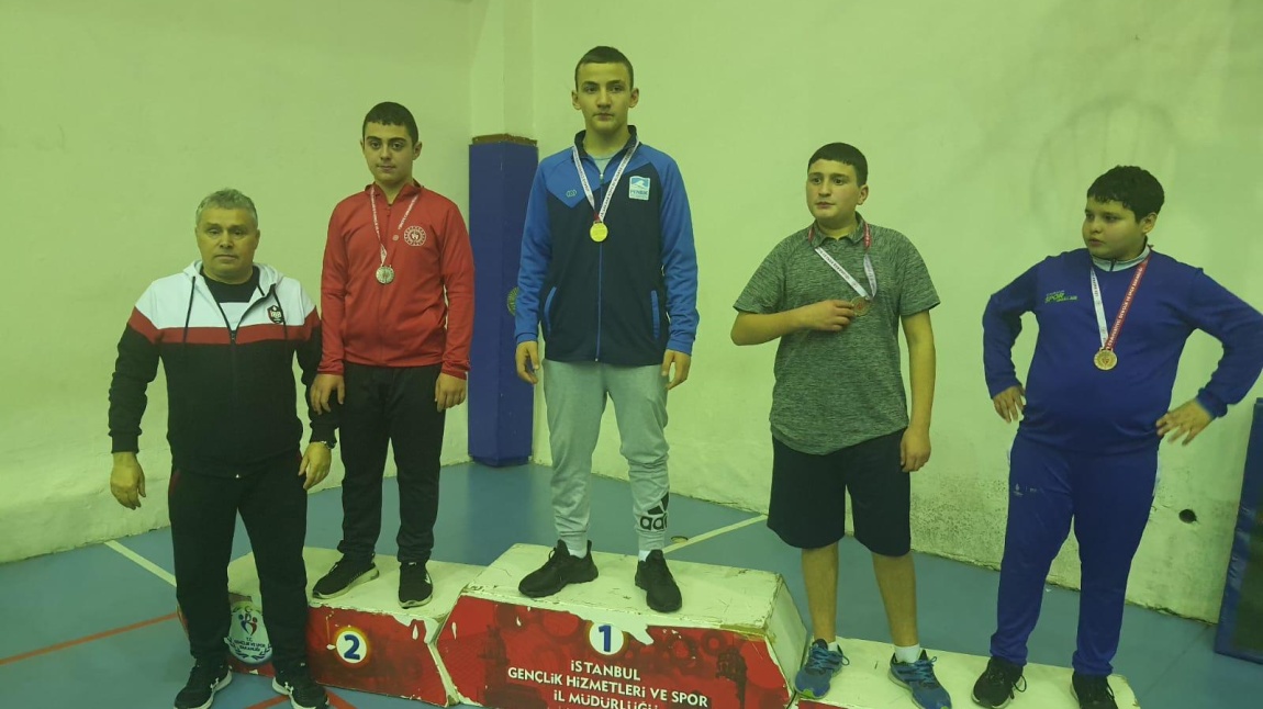 8-B sınıfı öğrencimiz Muhammed Emin Kiraz, Okullar Arası Güreş Turnuvası’nda İstanbul 2.si olarak İstanbul Güreş Şampiyonası’na katılmaya hak kazandı. 