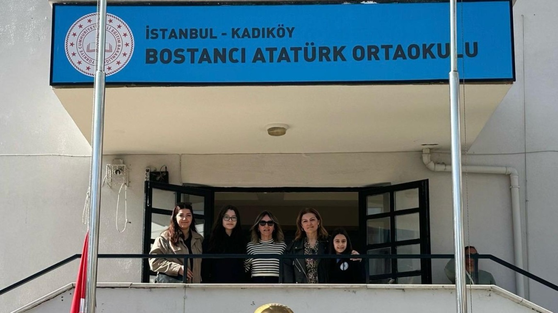 Kadıköy İlçe Milli Eğitim Müdürlüğü tarafından düzenlenen yarışmalarda  kompozisyon dalında 8/B sınıfı öğrencimiz Naz Zeynep Erdaş Kadıköy 1.si,  şiir dalında 5/G sınıfı öğrencimiz Cemre Tatar Kadıköy 3.sü olmuştur. 